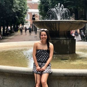 Meet your Posher, Raquel